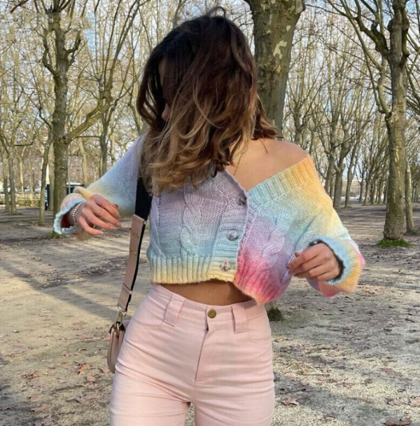 Sweater crop dengan warna pastel